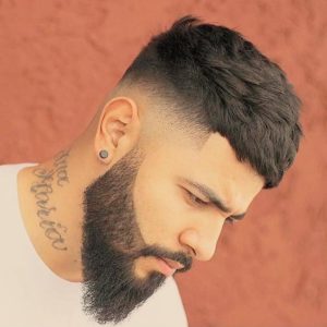 corte-desvanecido-medio-barba-medium-fade-beard